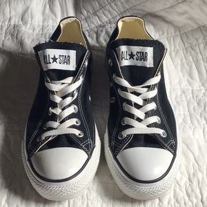 Black Low Top Converse Men’s 6/Women’s 8